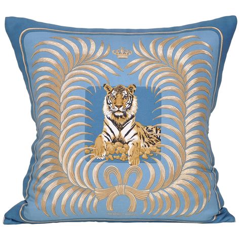 hermes pillow colors